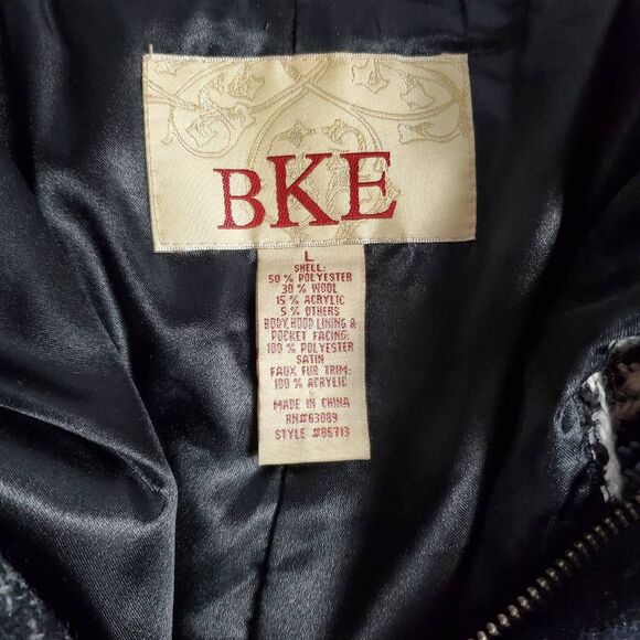 BKE Women’s Black White Plaid Toggle Vest Wool Blend Size L Sleeveless Winter La - Picture 6 of 7